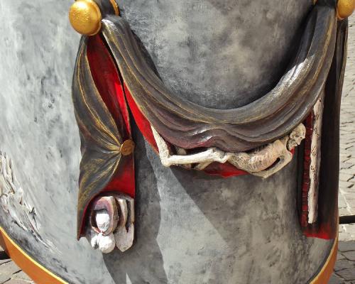 NS-Opfer in der Fane der Bundesrepublik eingewickelt (Römischer Streitwagen)